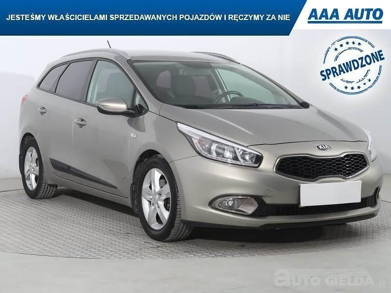 Używany Kia Ceed 2015 Srebrny Hatchback