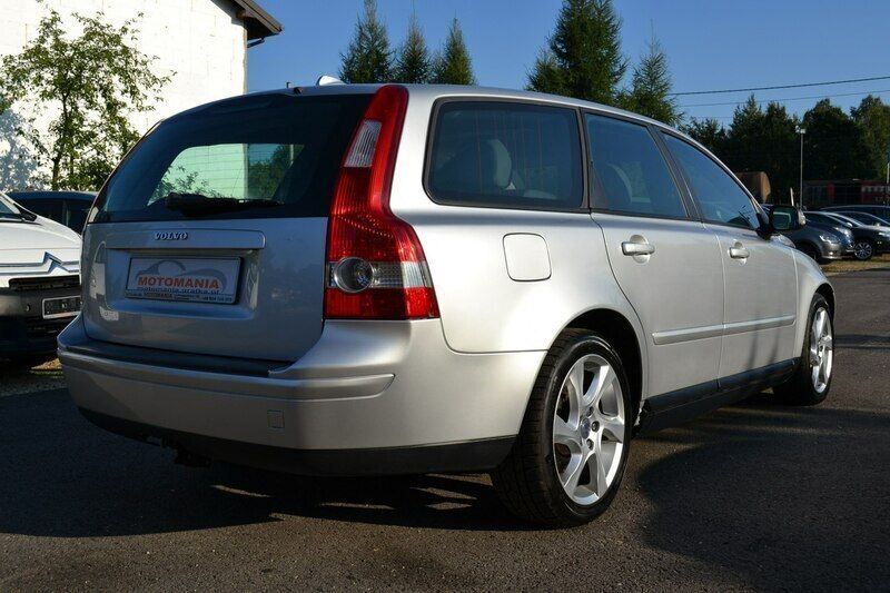 Używany Volvo V50 125 KM (91 kW) 2007 Srebrny Kombi