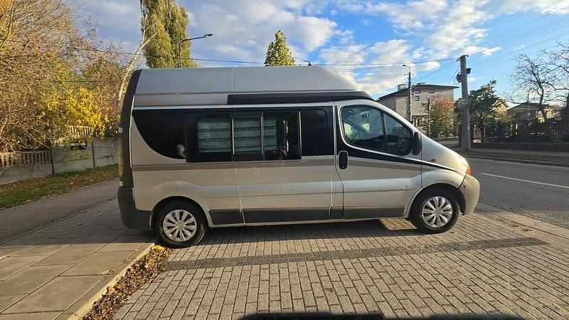 Używany Renault Trafic 2006 Srebrny Minivan