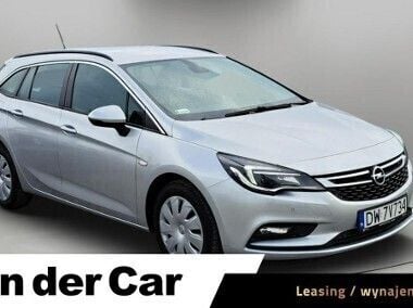 Srebrny Używany 2018 Opel Astra Enjoy Sedan/Limuzyna | 52 900 zł (Drogi) - Obraz 1/4