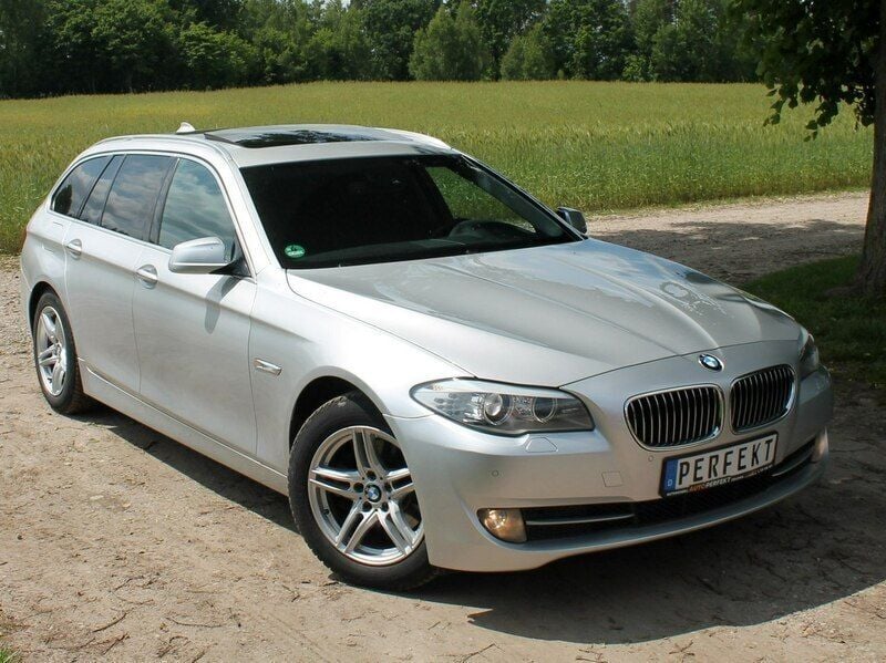 Srebrny Używany 2012 BMW 520 Comfort Edition Kombi | 49 999 zł (Dobra cena) - Obraz 1/4
