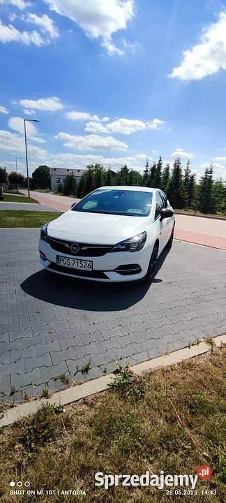 Biały Używany 2021 Opel Astra Sport Hatchback | 42 300 zł (Uczciwa cena) - Obraz 1/4