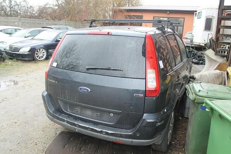 Czarny Używany 2008 Ford Fusion Hatchback | 9900 zł - Obraz 1/4