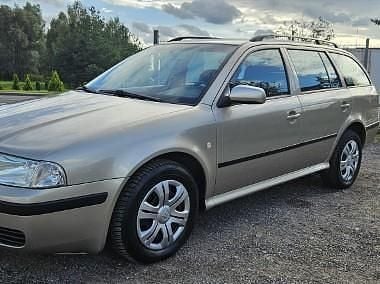 Beżowy Używany 2004 Skoda Octavia Kombi | 9900 zł (Uczciwa cena) - Obraz 1/4