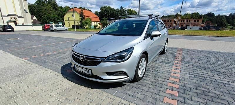 Srebrny Używany 2018 Opel Astra Kombi | 49 900 zł (Drogi) - Obraz 1/4