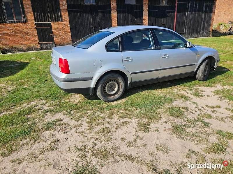 Używany VW Passat 1999 Srebrny Sedan/Limuzyna