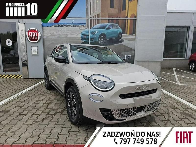 Beżowy (metalik) Nowe 2025 Fiat 600 Sedan/Limuzyna | 107 500 zł - Obraz 1/4