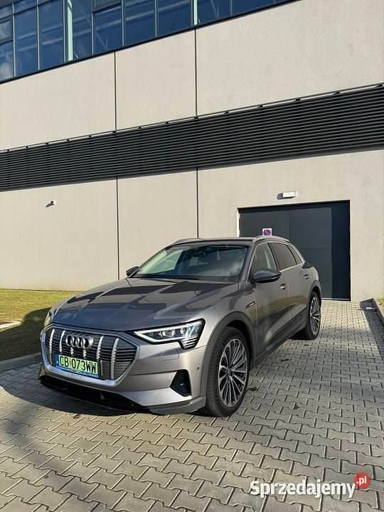 Srebrny Używany 2019 Audi e-tron SUV | 109 470 zł - Obraz 1/4