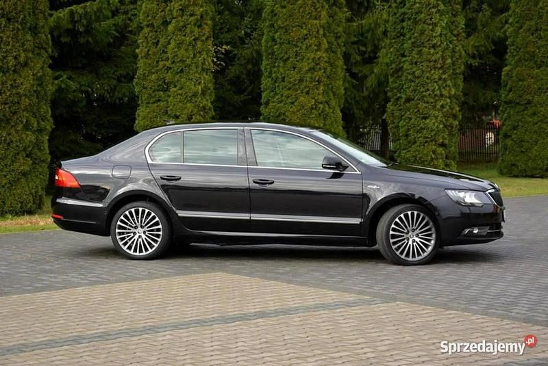 Używany Skoda Superb LAURIN & KLEMENT 170 KM (125 kW) 2014 Czarny Sedan/Limuzyna
