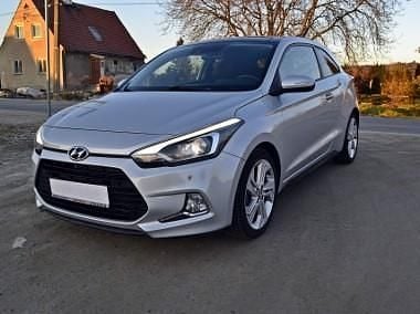 Używany Hyundai i20 101 KM (74 kW) 2015 Srebrny Coupe