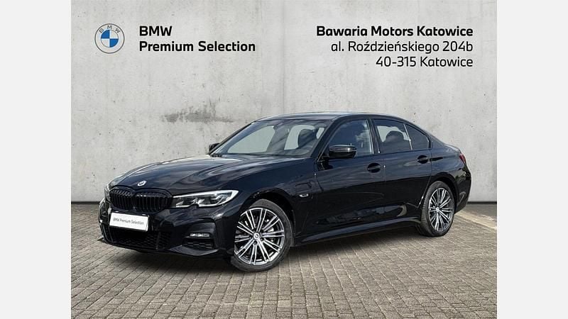 Black sapphire metallic metalizowany Używany 2022 BMW 330e Shadowline Sedan/Limuzyna | 159 900 zł (Dobra cena) - Obraz 1/3