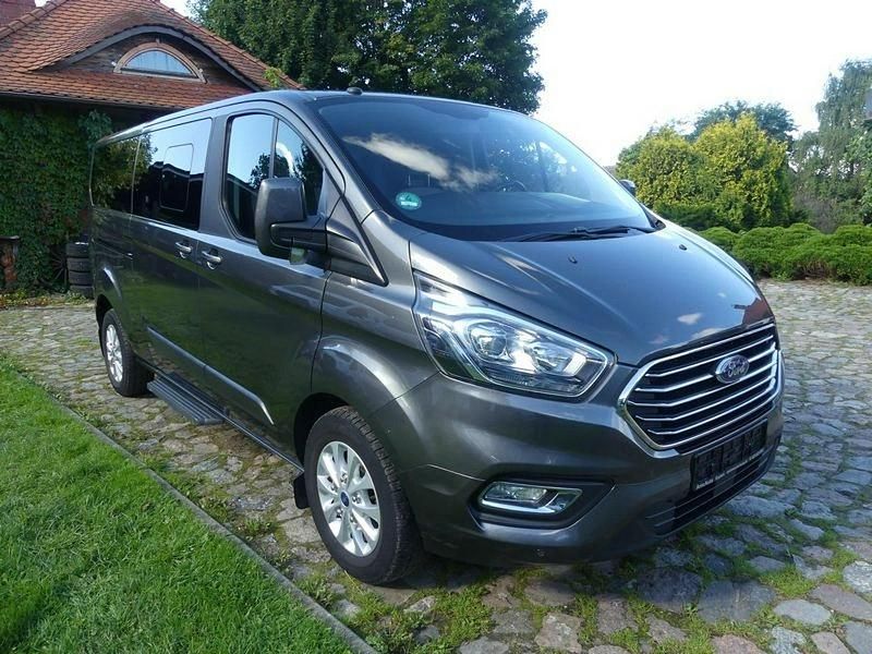 Grafitowy (metalik, perła) Używany 2018 Ford Tourneo Custom Van | 89 990 zł (Drogi) - Obraz 1/4