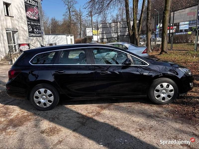 Używany Opel Astra Cosmo 2011 Czarny Kombi