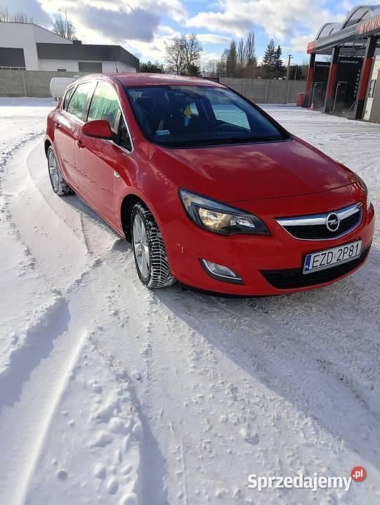 Używany Opel Astra 2010 Czerwony Hatchback