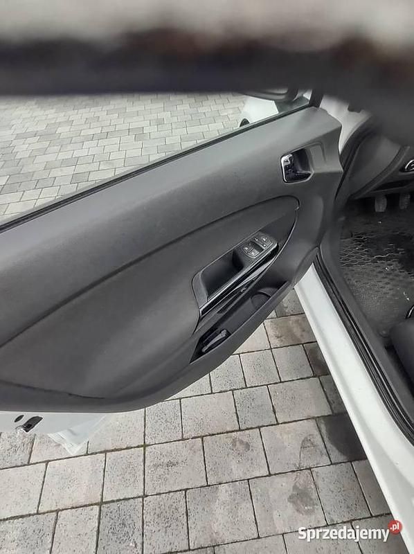 Używany Opel Corsa 2014 Biały Sedan/Limuzyna