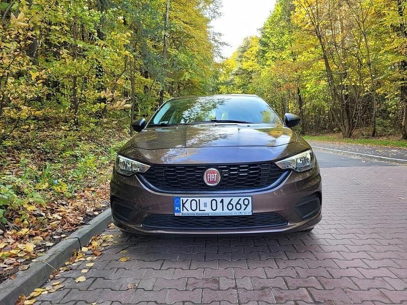 Brązowobeżowy Używany 2018 Fiat Tipo Sedan/Limuzyna | 42 500 zł - Obraz 1/4