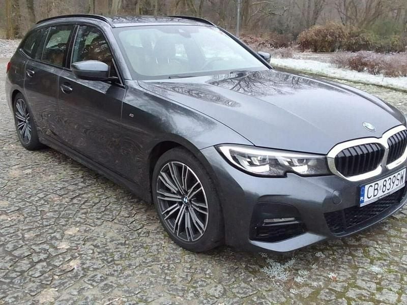 Szary Używany 2019 BMW 330 Executive Kombi | 95 000 zł (Uczciwa cena) - Obraz 1/4