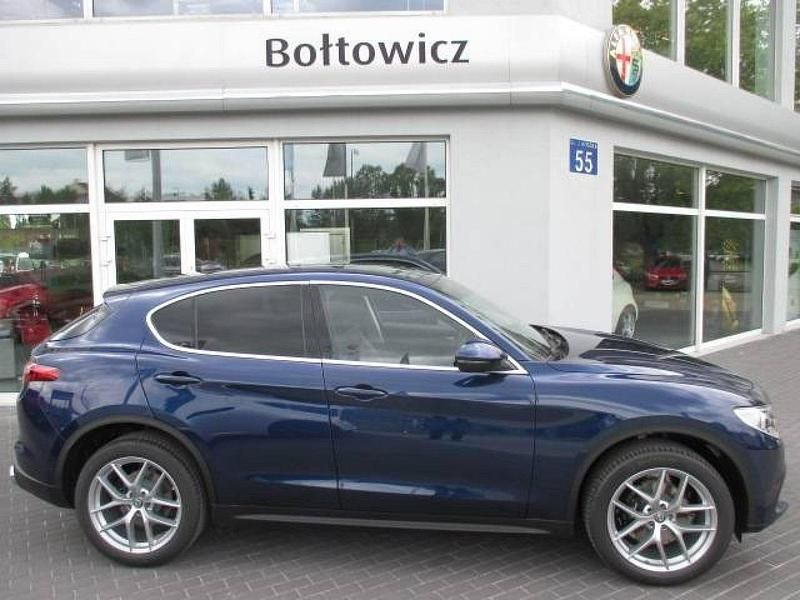 Niebieski (metalik) Używany 2017 Alfa Romeo Stelvio SUV | 231 710 zł - Obraz 1/1