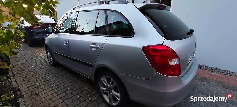 Używany Skoda Fabia 105 KM (77 kW) 2011 Srebrny Hatchback