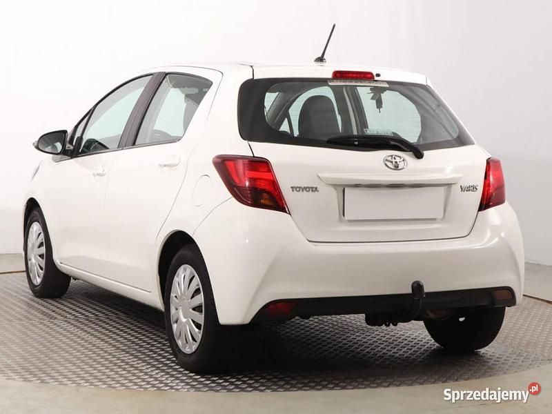 Używany Toyota Yaris 69 KM (50 kW) 2015 Biały Hatchback