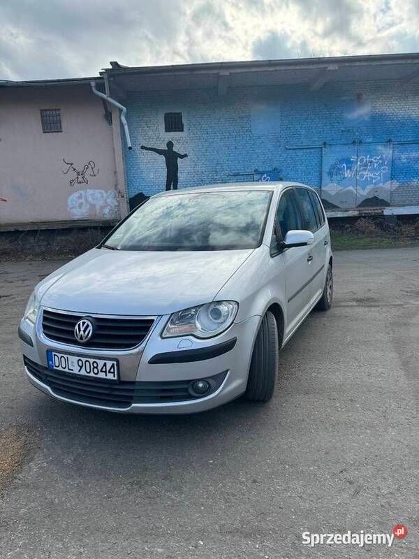 Srebrny Używany 2008 VW Touran Minivan | 12 500 zł (Uczciwa cena) - Obraz 1/3