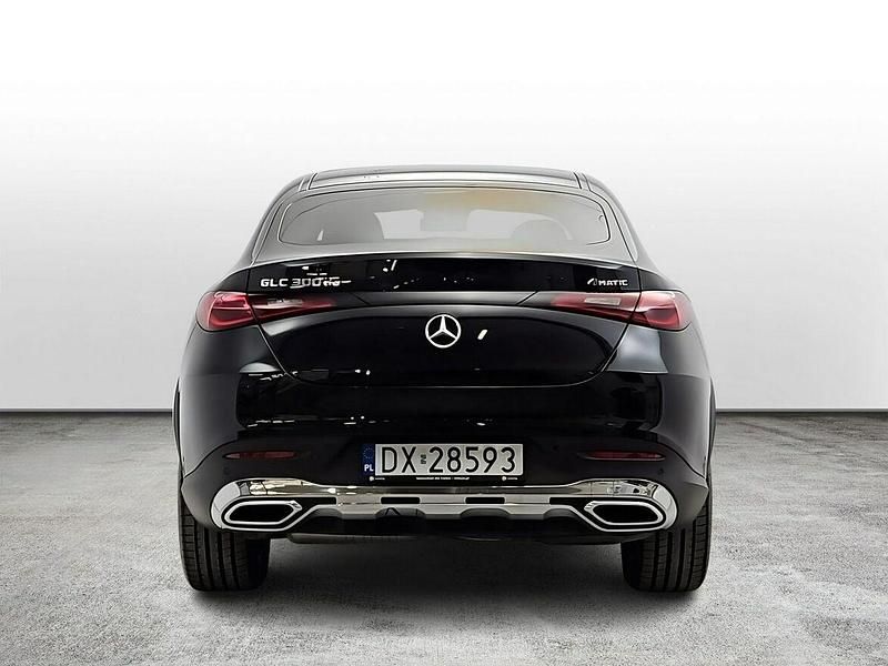 Używany Mercedes GLC300 Avantgarde 2024 Czarny SUV