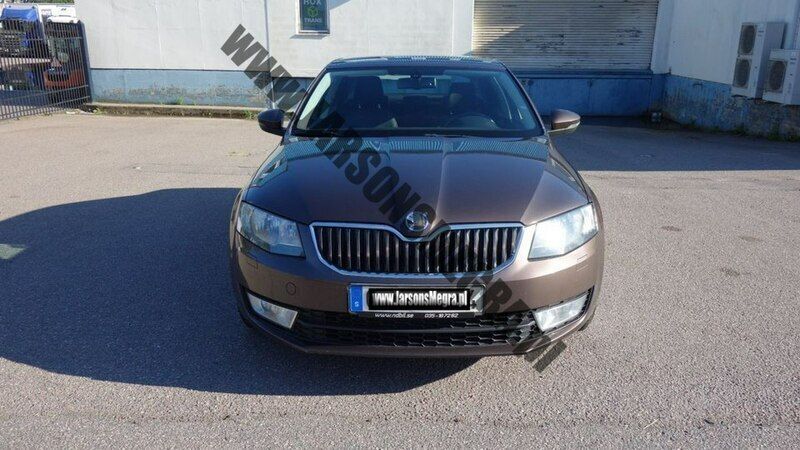 Brązowy Używany 2013 Skoda Octavia Hatchback | 49 250 zł - Obraz 1/4