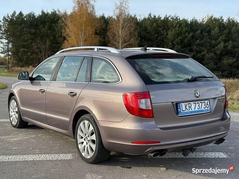 Używany Skoda Superb 2011 Brązowy Kombi
