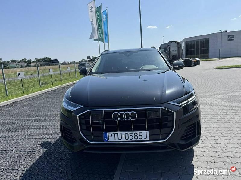 Używany Audi Q8 Ambiente 340 KM (250 kW) 2022 Czarny SUV