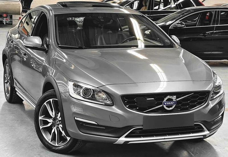 Używany Volvo S60 215 KM (158 kW) 2018 Szary Sedan/Limuzyna