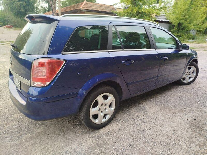 Używany Opel Astra 115 KM (84 kW) 2007 Niebieski Sedan/Limuzyna