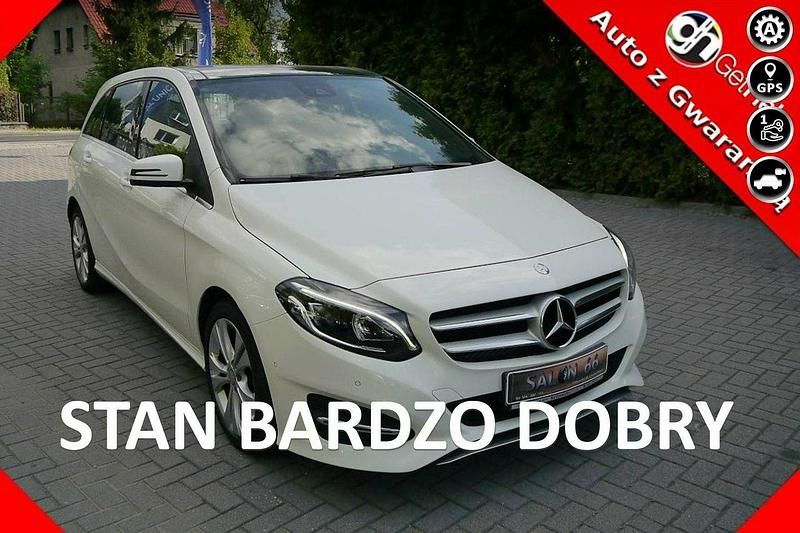 Biały Używany 2015 Mercedes B200 Minivan | 45 800 zł (Uczciwa cena) - Obraz 1/4