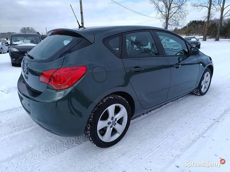 Używany Opel Astra 2010 Zielony Hatchback
