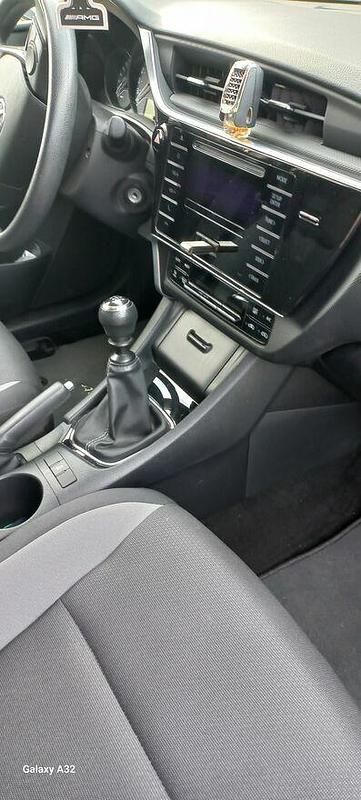 Brązowobeżowy Używany 2017 Toyota Auris Hatchback | 44 700 zł (Uczciwa cena) - Obraz 1/4