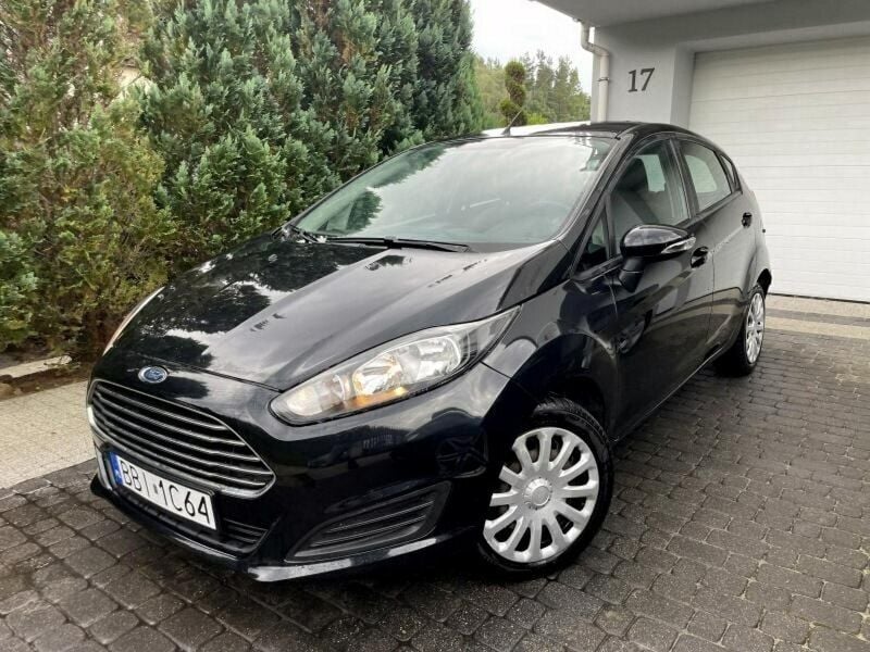 Używany Ford Fiesta 75 KM (55 kW) 2014 Czarny (metalik) Hatchback