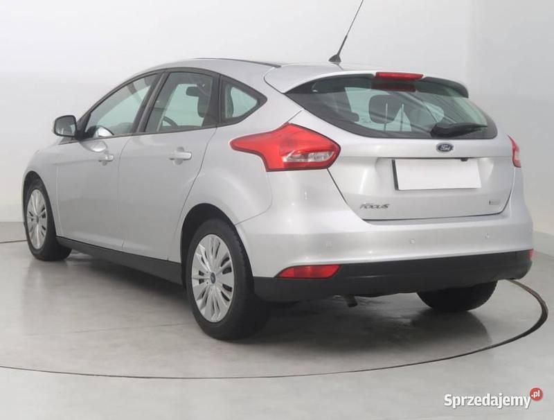 Używany Ford Focus 2015 Srebrny Hatchback