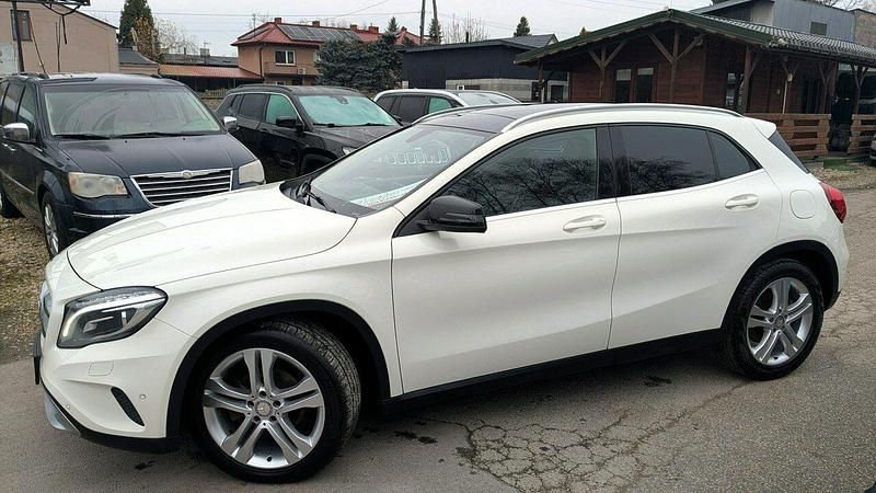 Używany Mercedes GLA200 136 KM (100 kW) 2014 Biały SUV