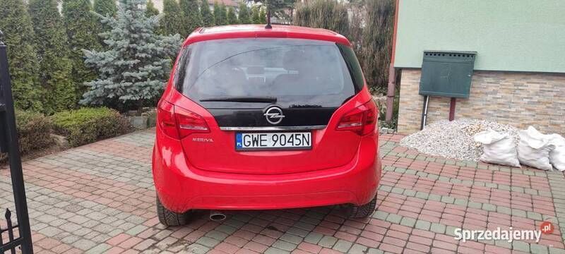 Czerwony Używany 2011 Opel Meriva Minivan | 23 900 zł (Dość drogi) - Obraz 1/4