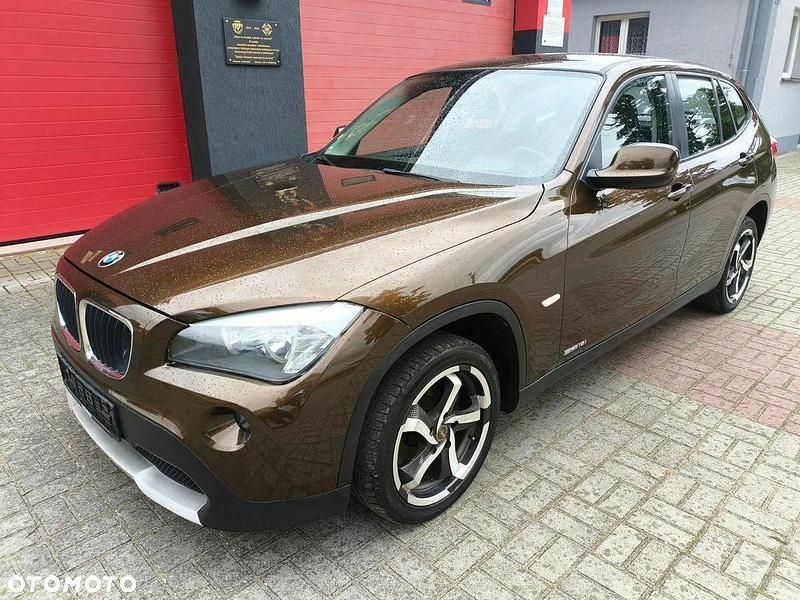 Brązowobeżowy Używany 2010 BMW X1 SUV | 33 900 zł (Uczciwa cena) - Obraz 1/4