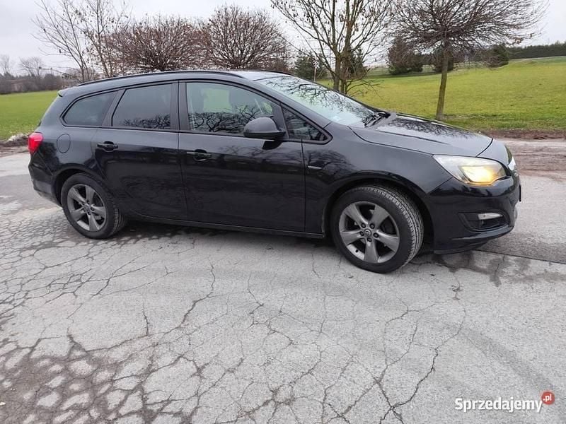 Używany Opel Astra 2015 Czarny Kombi