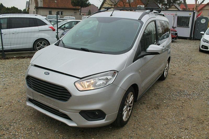 Używany Ford Tourneo Courier 99 KM (72 kW) 2019 Srebrny Minivan