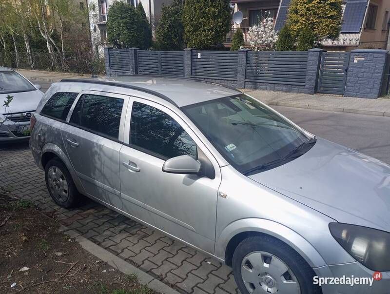 Srebrny Używany 2006 Opel Astra Sedan/Limuzyna | 5500 zł (Uczciwa cena) - Obraz 1/4