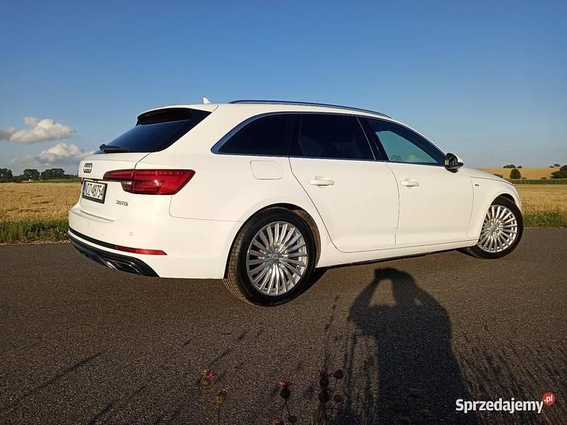 Biały Używany 2016 Audi A4 Ambiente Sedan/Limuzyna | 61 500 zł - Obraz 1/4