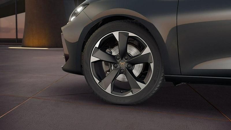 Używany Cupra Leon 150 KM (110 kW) 2024 Czarny Hatchback