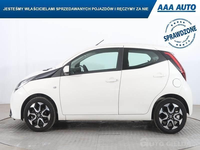 Używany Toyota Aygo 72 KM (52 kW) 2019 Biały Hatchback