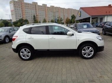 Biały Używany 2013 Nissan Qashqai SUV | 41 900 zł (Uczciwa cena) - Obraz 1/4