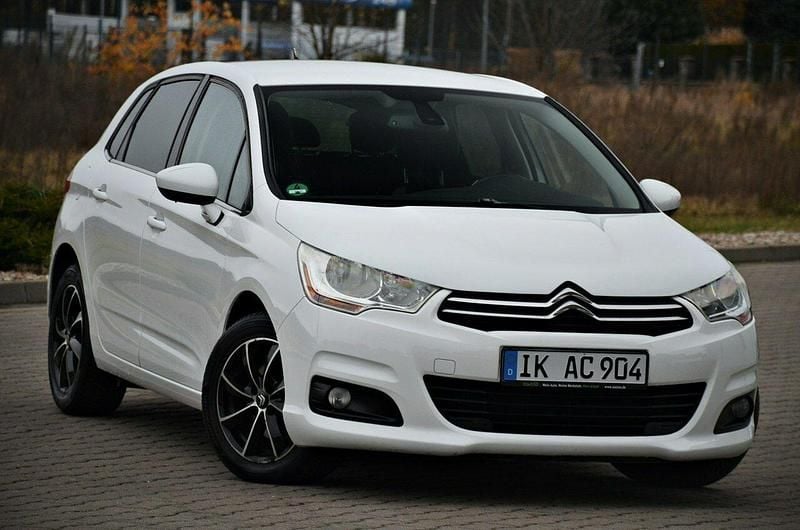 Używany Citroën C4 111 KM (81 kW) 2012 Biały Hatchback