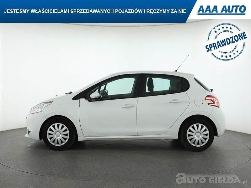 Używany Peugeot 208 2013 Biały Hatchback