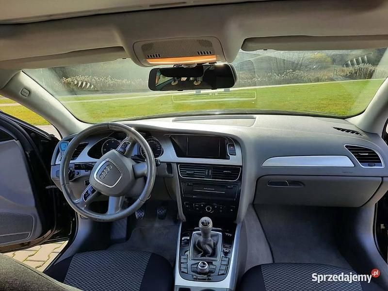 Używany Audi A4 2012 Czarny Sedan/Limuzyna