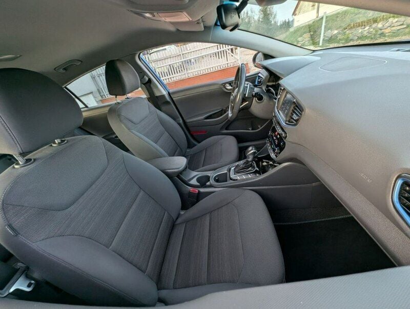 Używany Hyundai Ioniq 148 KM (108 kW) 2019 Niebieski (metalik) Hatchback